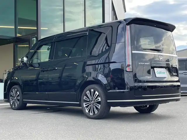 ホンダ ステップワゴン スパーダ eHEV プレミアムライン 東京都 2023(令5)年 2.3万km クリスタルブラックパール 純正11.4インチナビ/マルチビューカメラシステム/ビルトインETC/ドライブレコーダー/両側パワースライドドア/パワーバックドア/ハーフレザーシート/シートヒーター/LEDヘッドライト/オットマン/ホンダセンシング/・衝突軽減ブレーキ/・路外逸脱抑制機能/・アダプティブクルーズコントロール/・オートハイビーム/・コーナーセンサー