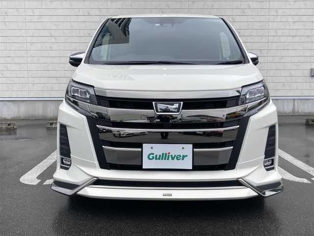 トヨタ ノア Si ダブルバイビー 静岡県 2018(平30)年 8万km ラグジュアリーホワイトパールクリスタルシャインガラスフレーク Toyota Safety Sense/純正10インチナビ(NSZN-Z66T)/　AM FM CD DVD Bluetooth SD/ビルトインETC2.0/バックモニター/LEDオートヘッドランプ/ハーフレザーシート/クルーズコントロール/両側パワースライドドア/社外18インチアルミホイール/スマートキー2本/社外マフラー/ローダウン/フルセグTV/モデリスタエアロ