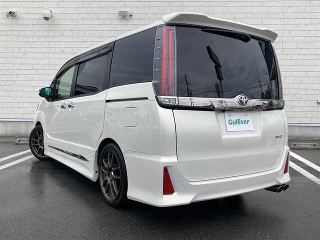 トヨタ ノア Si ダブルバイビー 静岡県 2018(平30)年 8万km ラグジュアリーホワイトパールクリスタルシャインガラスフレーク Toyota Safety Sense/純正10インチナビ(NSZN-Z66T)/　AM FM CD DVD Bluetooth SD/ビルトインETC2.0/バックモニター/LEDオートヘッドランプ/ハーフレザーシート/クルーズコントロール/両側パワースライドドア/社外18インチアルミホイール/スマートキー2本/社外マフラー/ローダウン/フルセグTV/モデリスタエアロ