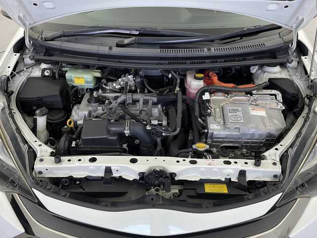 トヨタ アクア G G’s 栃木県 2015(平27)年 8.2万km ライムホワイトパールクリスタルシャイン 純正SDナビ/　Bluetooth/フルセグTV/CD/DVD/SD/DS/AM/FM/バックカメラ/クルーズコントロール/ETC/G’s純正フルエアロ/専用フロントシート/本革巻きステアリング/LEDヘッドライト/LEDフォグランプ/ドアバイザー/純正17インチアルミホイール/スマートキー×2本/取扱説明書