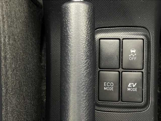 トヨタ アクア G G’s 栃木県 2015(平27)年 8.2万km ライムホワイトパールクリスタルシャイン 純正SDナビ/　Bluetooth/フルセグTV/CD/DVD/SD/DS/AM/FM/バックカメラ/クルーズコントロール/ETC/G’s純正フルエアロ/専用フロントシート/本革巻きステアリング/LEDヘッドライト/LEDフォグランプ/ドアバイザー/純正17インチアルミホイール/スマートキー×2本/取扱説明書