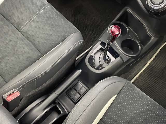 トヨタ アクア G G’s 栃木県 2015(平27)年 8.2万km ライムホワイトパールクリスタルシャイン 純正SDナビ/　Bluetooth/フルセグTV/CD/DVD/SD/DS/AM/FM/バックカメラ/クルーズコントロール/ETC/G’s純正フルエアロ/専用フロントシート/本革巻きステアリング/LEDヘッドライト/LEDフォグランプ/ドアバイザー/純正17インチアルミホイール/スマートキー×2本/取扱説明書