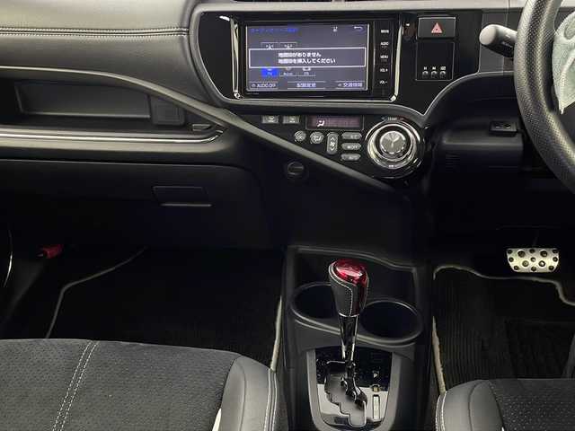 トヨタ アクア G G’s 栃木県 2015(平27)年 8.2万km ライムホワイトパールクリスタルシャイン 純正SDナビ/　Bluetooth/フルセグTV/CD/DVD/SD/DS/AM/FM/バックカメラ/クルーズコントロール/ETC/G’s純正フルエアロ/専用フロントシート/本革巻きステアリング/LEDヘッドライト/LEDフォグランプ/ドアバイザー/純正17インチアルミホイール/スマートキー×2本/取扱説明書