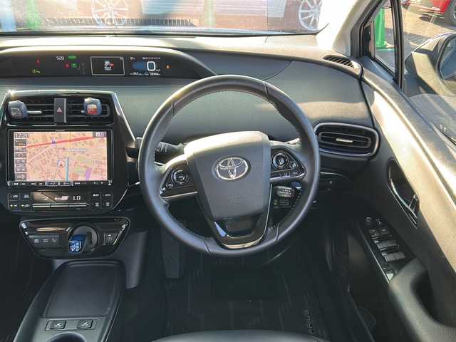 トヨタ プリウス Sツーリングセレクション 茨城県 2019(令1)年 3.9万km アティチュードブラックマイカ ＡＬＰＩＮＥ9インチナビ/CD/DVD/Bluetooth/バックカメラ/ビルトインETC/デジタルインナーミラー/ドライブレコーダー前後/クルーズコントロール/ドライブレコーダー前後/前席シートヒーター/エアシート/コーナーセンサー前後/純正LEDヘッドライト/LEDフォグライト/純正17インチアルミホイール/純正フロアマット/衝突軽減システム/プッシュスタート/スマートキー