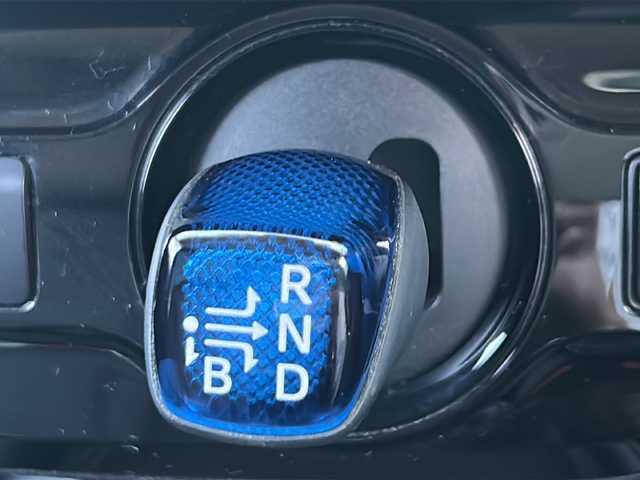 トヨタ プリウス Sツーリングセレクション 茨城県 2019(令1)年 3.9万km アティチュードブラックマイカ ＡＬＰＩＮＥ9インチナビ/CD/DVD/Bluetooth/バックカメラ/ビルトインETC/デジタルインナーミラー/ドライブレコーダー前後/クルーズコントロール/ドライブレコーダー前後/前席シートヒーター/エアシート/コーナーセンサー前後/純正LEDヘッドライト/LEDフォグライト/純正17インチアルミホイール/純正フロアマット/衝突軽減システム/プッシュスタート/スマートキー