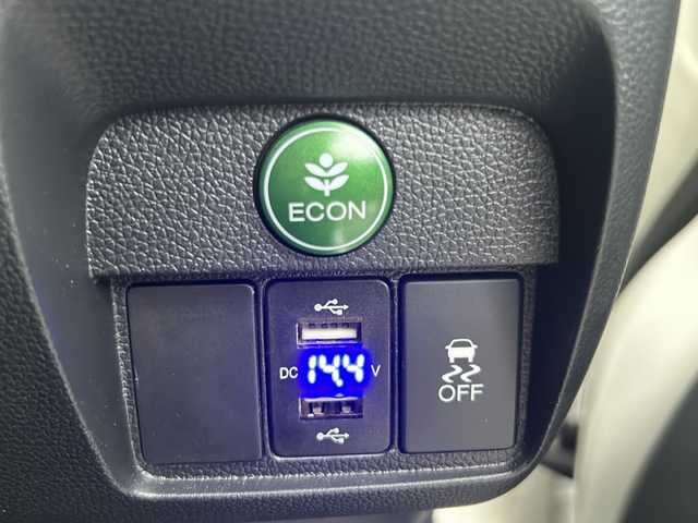 ホンダ Ｎ ＯＮＥ プレミアム Lパッケージ 栃木県 2013(平25)年 10.4万km プレミアムホワイトパール スマートフォン連携ディスプレイオーディオ/●6.1インチ ワイドディスプレイ/●リアワイドカメラ/●オーディオスイッチ/●スマートフォンホルダー/●CDプレーヤー/●USBジャック/●HDMI(R)ジャック/●Bluetooth(R)Audio対応/●Bluetooth(R)対応ハンズフリーテレホン機能/ドライブレコーダー(前後)/横滑り防止装置/ECON/純正フロアマット/ドアバイザー/プッシュスタート/スマートキー×2/取扱説明書/保証書/165/65R14(サマータイヤ積込有)