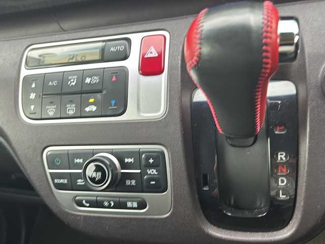 ホンダ Ｎ ＯＮＥ プレミアム Lパッケージ 栃木県 2013(平25)年 10.4万km プレミアムホワイトパール スマートフォン連携ディスプレイオーディオ/●6.1インチ ワイドディスプレイ/●リアワイドカメラ/●オーディオスイッチ/●スマートフォンホルダー/●CDプレーヤー/●USBジャック/●HDMI(R)ジャック/●Bluetooth(R)Audio対応/●Bluetooth(R)対応ハンズフリーテレホン機能/ドライブレコーダー(前後)/横滑り防止装置/ECON/純正フロアマット/ドアバイザー/プッシュスタート/スマートキー×2/取扱説明書/保証書/165/65R14(サマータイヤ積込有)