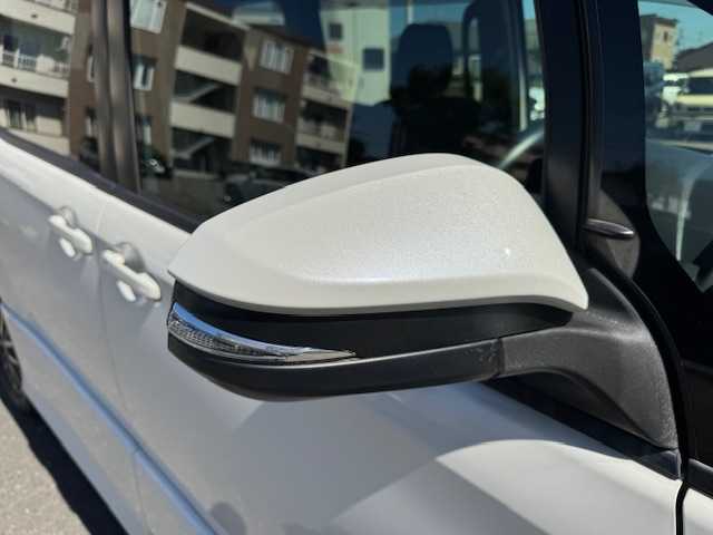 トヨタ ヴォクシー ZS 道東・釧路十勝 2014(平26)年 8.7万km ホワイトパールクリスタルシャイン 4WD/7人乗り/寒冷地仕様/社外ナビ/  (DVD/CD)/バックカメラ/ALPINE10.1インチフリップダウンモニター/片側パワースライドドア/LEDヘッドライト/フォグライト/コーナーセンサー/革巻きステアリング/ステアリングリモコン/アイドリングストップ/ビルトインETC/純正ドアバイザー/純正フロアマット/ウィンカーミラー/電動格納ミラー/横滑り防止装置/運転席シートリフター/フロントワイパーデアイサー/スマートキー/エンジンプッシュスタート/スペアキー/取扱説明書/純正16インチアルミホイール