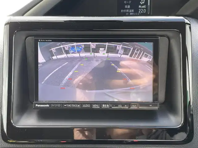 トヨタ ヴォクシー ZS 煌Ⅱ 岐阜県 2016(平28)年 9万km ホワイトパールクリスタルシャイン 4WD/SDナビ（Panasonic　CN-S310D）/【TV．Bluetooth．CD.DVD.AM/FM】/後席用モニター/バックカメラ/スマートキー/プッシュスタート/両側パワースライドドア/レーンキープアシスト/衝突軽減ブレーキ/ETC/ドライブレコーダー/ウィンカーミラー/オートライト/オートマチックハイビーム/フォグライト/積み込みスタッドレスタイヤ/ドアバイザー/保証書/取扱説明書/スペアキー
