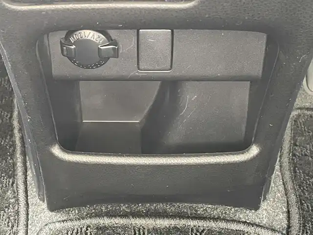 トヨタ ヴォクシー ZS 煌Ⅱ 岐阜県 2016(平28)年 9万km ホワイトパールクリスタルシャイン 4WD/SDナビ（Panasonic　CN-S310D）/【TV．Bluetooth．CD.DVD.AM/FM】/後席用モニター/バックカメラ/スマートキー/プッシュスタート/両側パワースライドドア/レーンキープアシスト/衝突軽減ブレーキ/ETC/ドライブレコーダー/ウィンカーミラー/オートライト/オートマチックハイビーム/フォグライト/積み込みスタッドレスタイヤ/ドアバイザー/保証書/取扱説明書/スペアキー
