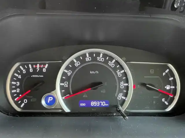 トヨタ ヴォクシー ZS 煌Ⅱ 岐阜県 2016(平28)年 9万km ホワイトパールクリスタルシャイン 4WD/SDナビ（Panasonic　CN-S310D）/【TV．Bluetooth．CD.DVD.AM/FM】/後席用モニター/バックカメラ/スマートキー/プッシュスタート/両側パワースライドドア/レーンキープアシスト/衝突軽減ブレーキ/ETC/ドライブレコーダー/ウィンカーミラー/オートライト/オートマチックハイビーム/フォグライト/積み込みスタッドレスタイヤ/ドアバイザー/保証書/取扱説明書/スペアキー