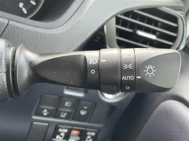 トヨタ ヴォクシー ZS 煌Ⅱ 岐阜県 2016(平28)年 9万km ホワイトパールクリスタルシャイン 4WD/SDナビ（Panasonic　CN-S310D）/【TV．Bluetooth．CD.DVD.AM/FM】/後席用モニター/バックカメラ/スマートキー/プッシュスタート/両側パワースライドドア/レーンキープアシスト/衝突軽減ブレーキ/ETC/ドライブレコーダー/ウィンカーミラー/オートライト/オートマチックハイビーム/フォグライト/積み込みスタッドレスタイヤ/ドアバイザー/保証書/取扱説明書/スペアキー