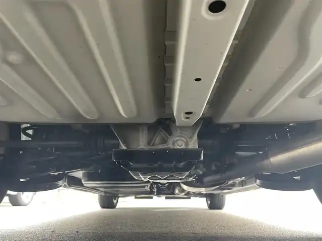 トヨタ ヴォクシー ZS 煌Ⅱ 岐阜県 2016(平28)年 9万km ホワイトパールクリスタルシャイン 4WD/SDナビ（Panasonic　CN-S310D）/【TV．Bluetooth．CD.DVD.AM/FM】/後席用モニター/バックカメラ/スマートキー/プッシュスタート/両側パワースライドドア/レーンキープアシスト/衝突軽減ブレーキ/ETC/ドライブレコーダー/ウィンカーミラー/オートライト/オートマチックハイビーム/フォグライト/積み込みスタッドレスタイヤ/ドアバイザー/保証書/取扱説明書/スペアキー