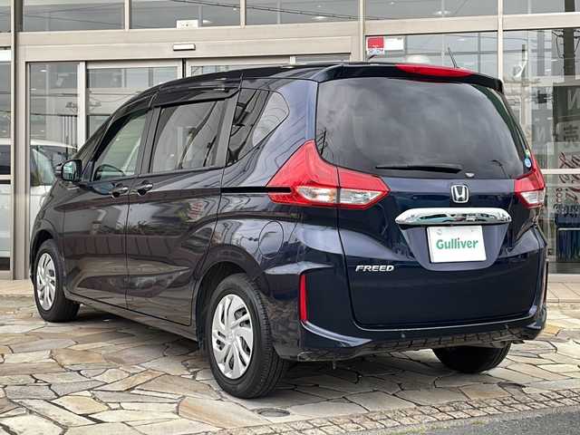 ホンダ フリード G ホンダセンシング 静岡県 2021(令3)年 7.7万km ミッドナイトブルービームM 純正SDナビ/・CD/・DVD/・フルセグＴＶ/・Bluetooth/・USB/・AM/・FM/主要装備/・両側パワスラ/・衝突軽減/・レーンキープ/・追従クルコン/・バックカメラ/・ETC/・ドラレコ前/・シートヒーターD/N席/・純正フロアマット/・LEDヘッドライト/・オートライト/・スマートキー/・プッシュスタート