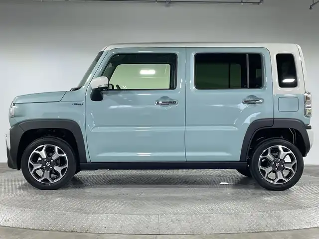 スズキ ハスラー HYBRID X 神奈川県 2025(令7)年 0.1千km オフブルーメタリック/ソフトベージュメタリック 届出済未使用車/スズキセーフティサポート/・デュアルセンサーブレーキサポート/・誤発進抑制機能/・車線逸脱警報機能/・先行車発進お知らせ機能/・標識認識機能/・ハイビームアシスト/純正9型ディスプレイオーディオ/・ナビ/BT/フルセグTV/USB/AppleCarPlay/AndroidAuto/CD/DVD/全方位モニター/シートヒーター(D/N)/アイドリングストップ機能/コーナーセンサー/アダプティブクルーズコントロール/革巻きステアリング/ステアリングスイッチ/ヘッドライトレベライザー/スマートキー/スペアキー(1本)/プッシュスタートボタン/LEDヘッドライト/フォグランプ/電動格納ミラー/ウィンカーミラー/SOSコール/シートリフター/純正15インチアルミホイール