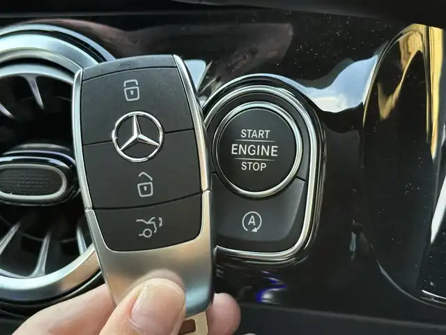 メルセデス・ベンツ Ｍ・ベンツ ＧＬＡ２００ｄ 4マチック AMGライン 静岡県 2022(令4)年 3.9万km 黒 ナビゲーションパッケージ/ナビゲーション/フルセグTV/Bluetooth/トラフィックサインアシスト/AMGライン/AMGスタイリングパッケージ/19インチ5ツインスポークAW/マルチビームLEDヘッドライト/アダプティブアイビームアシスト/アンビエントライト/AMGレザーエクスクルーシブパッケージ/レーダーセーフティパッケージ/ブレーキアシスト/ブラインドスポットアシスト/レーンキーピングアシスト/ステアリングアシスト/ブレーキホールド機能/360°カメラシステムキャプテンシート