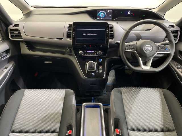 日産 セレナ e－パワー ハイウェイスター V 愛媛県 2022(令4)年 4.4万km ダイヤモンドブラック １０型ナビ/フルセグ／Ｂｌｕｅｔｏｏｔｈ／ＣＤ／ＤＶＤ/全方位カメラ/後席モニター/衝突軽減ブレーキ/レーダークルーズコントロール/ＥＴＣ/前方ドライブレコーダー/両側パワースライドドア/前後コーナーセンサー/ブラインドスポットモニター/LEDヘッドライト/レーンキープアシスト