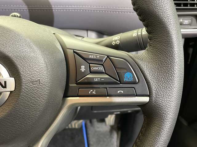 日産 セレナ e－パワー ハイウェイスター V 愛媛県 2022(令4)年 4.4万km ダイヤモンドブラック １０型ナビ/フルセグ／Ｂｌｕｅｔｏｏｔｈ／ＣＤ／ＤＶＤ/全方位カメラ/後席モニター/衝突軽減ブレーキ/レーダークルーズコントロール/ＥＴＣ/前方ドライブレコーダー/両側パワースライドドア/前後コーナーセンサー/ブラインドスポットモニター/LEDヘッドライト/レーンキープアシスト