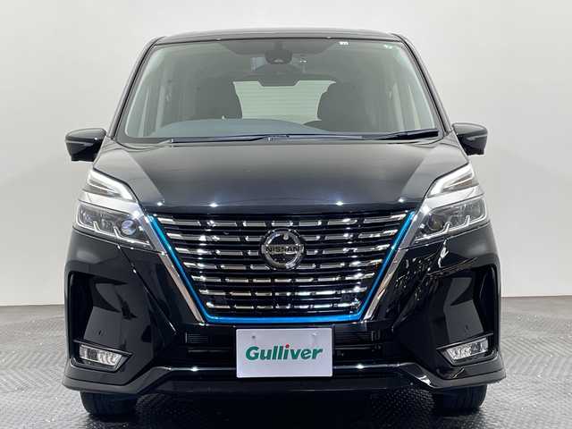 日産 セレナ e－パワー ハイウェイスター V 愛媛県 2022(令4)年 4.4万km ダイヤモンドブラック １０型ナビ/フルセグ／Ｂｌｕｅｔｏｏｔｈ／ＣＤ／ＤＶＤ/全方位カメラ/後席モニター/衝突軽減ブレーキ/レーダークルーズコントロール/ＥＴＣ/前方ドライブレコーダー/両側パワースライドドア/前後コーナーセンサー/ブラインドスポットモニター/LEDヘッドライト/レーンキープアシスト
