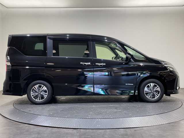 日産 セレナ e－パワー ハイウェイスター V 愛媛県 2022(令4)年 4.4万km ダイヤモンドブラック １０型ナビ/フルセグ／Ｂｌｕｅｔｏｏｔｈ／ＣＤ／ＤＶＤ/全方位カメラ/後席モニター/衝突軽減ブレーキ/レーダークルーズコントロール/ＥＴＣ/前方ドライブレコーダー/両側パワースライドドア/前後コーナーセンサー/ブラインドスポットモニター/LEDヘッドライト/レーンキープアシスト