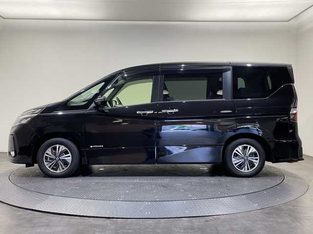 日産 セレナ e－パワー ハイウェイスター V 愛媛県 2022(令4)年 4.4万km ダイヤモンドブラック １０型ナビ/フルセグ／Ｂｌｕｅｔｏｏｔｈ／ＣＤ／ＤＶＤ/全方位カメラ/後席モニター/衝突軽減ブレーキ/レーダークルーズコントロール/ＥＴＣ/前方ドライブレコーダー/両側パワースライドドア/前後コーナーセンサー/ブラインドスポットモニター/LEDヘッドライト/レーンキープアシスト