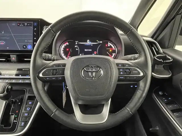 トヨタ ヴォクシー S－Z 道央・札幌 2023(令5)年 5.6万km アティチュードブラックマイカ ・４WD/・寒冷地仕様/・純正ナビ/・フリップダウンモニター/・バックカメラ/・両側パワースライド/・フルセグＴＶ＆ＣＤ＆ＤＶＤ＆ＢＴ/・純正ドライブレコーダー/・シートヒーター/・ＥＴＣ２．０/・前後障害物センサー/・衝突軽減ブレーキ/・横滑り防止機能/・オートライト/・オートハイビーム/・ステアリングヒーター/・パワーバックドア/・電動パーキングブレーキ/・ブレーキオートホールド/・アダプティブクルーズコントロール/・レーンアシスト/・LEDヘッドライト