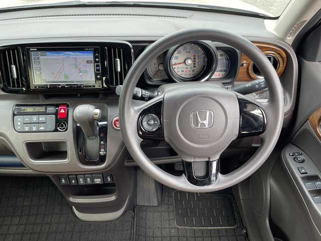 ホンダ Ｎ ＯＮＥ セレクト 広島県 2018(平30)年 3.4万km ベージュⅡ ナビ装着用スペシャルパッケージ/純正メモリーナビ/バックカメラ/フルセグ/DVD/Bluetooth/ハーフレザーシート/シートヒーター/ビルトインETC/スマートキー/エンジンプッシュスタート/アイドリングストップ