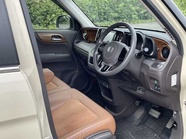 ホンダ Ｎ ＯＮＥ セレクト 広島県 2018(平30)年 3.4万km ベージュⅡ ナビ装着用スペシャルパッケージ/純正メモリーナビ/バックカメラ/フルセグ/DVD/Bluetooth/ハーフレザーシート/シートヒーター/ビルトインETC/スマートキー/エンジンプッシュスタート/アイドリングストップ