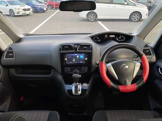 日産 セレナ HWS S HV Vセレ +SeftyⅡ 島根県 2015(平27)年 7.4万km ダイヤモンドブラック 純正7インチSDナビゲーション(MC315D-W)/フルセグ BT CD DVD/エマージェンシーブレーキ/レーンキープアシスト/アラウンドビューカメラ/両側パワースライドドア/クルーズコントロール/アイドリングストップ/LEDヘッドライト/AUTOライト/フォグライト/ETC/電動格納ミラー/シートリフター/プッシュスタート/純正18インチアルミホイール