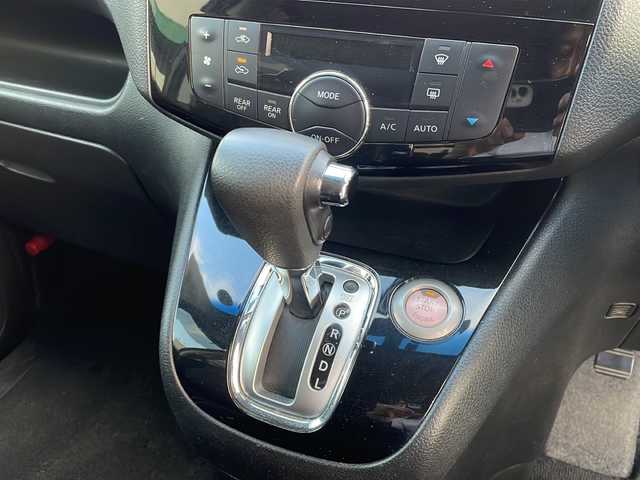 日産 セレナ HWS S HV Vセレ +SeftyⅡ 島根県 2015(平27)年 7.4万km ダイヤモンドブラック 純正7インチSDナビゲーション(MC315D-W)/フルセグ BT CD DVD/エマージェンシーブレーキ/レーンキープアシスト/アラウンドビューカメラ/両側パワースライドドア/クルーズコントロール/アイドリングストップ/LEDヘッドライト/AUTOライト/フォグライト/ETC/電動格納ミラー/シートリフター/プッシュスタート/純正18インチアルミホイール