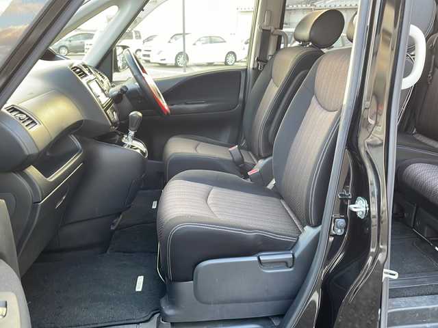 日産 セレナ HWS S HV Vセレ +SeftyⅡ 島根県 2015(平27)年 7.4万km ダイヤモンドブラック 純正7インチSDナビゲーション(MC315D-W)/フルセグ BT CD DVD/エマージェンシーブレーキ/レーンキープアシスト/アラウンドビューカメラ/両側パワースライドドア/クルーズコントロール/アイドリングストップ/LEDヘッドライト/AUTOライト/フォグライト/ETC/電動格納ミラー/シートリフター/プッシュスタート/純正18インチアルミホイール