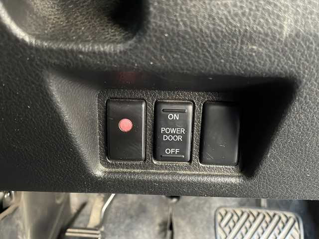 日産 セレナ HWS S HV Vセレ +SeftyⅡ 島根県 2015(平27)年 7.4万km ダイヤモンドブラック 純正7インチSDナビゲーション(MC315D-W)/フルセグ BT CD DVD/エマージェンシーブレーキ/レーンキープアシスト/アラウンドビューカメラ/両側パワースライドドア/クルーズコントロール/アイドリングストップ/LEDヘッドライト/AUTOライト/フォグライト/ETC/電動格納ミラー/シートリフター/プッシュスタート/純正18インチアルミホイール