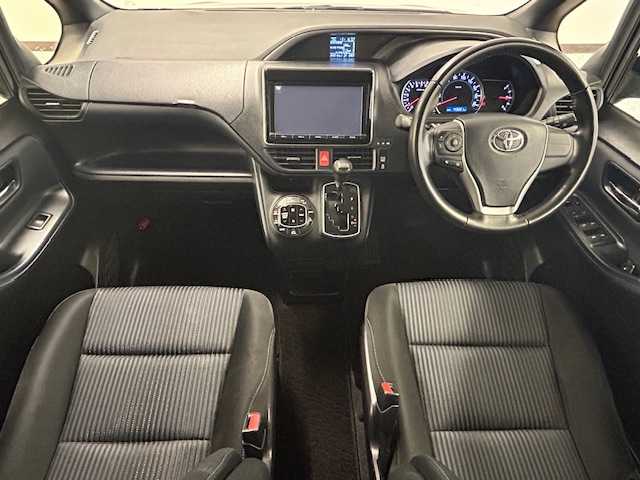 トヨタ ヴォクシー ZS 煌 静岡県 2014(平26)年 14.3万km ブラッキッシュアゲハガラスフレーク (株)IDOMが運営する【じしゃロン浜松店】の自社ローン専用車両になりますこちらは現金またはオートローンご利用時の価格です。自社ローンご希望の方は別途その旨お申付け下さい/４ＷＤ/純正９インチナビ/両側パワースライドドア/ＴＲＤエアロ（フロント・リア）/前後ドライブレコーダー/ＥＴＣ/ＭＴモード付ＡＴ/Ｂｌｕｅｔｏｏｔｈ再生/横滑り防止装置/プッシュスタート