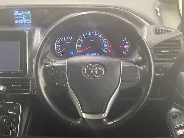 トヨタ ヴォクシー ZS 煌 静岡県 2014(平26)年 14.3万km ブラッキッシュアゲハガラスフレーク (株)IDOMが運営する【じしゃロン浜松店】の自社ローン専用車両になりますこちらは現金またはオートローンご利用時の価格です。自社ローンご希望の方は別途その旨お申付け下さい/４ＷＤ/純正９インチナビ/両側パワースライドドア/ＴＲＤエアロ（フロント・リア）/前後ドライブレコーダー/ＥＴＣ/ＭＴモード付ＡＴ/Ｂｌｕｅｔｏｏｔｈ再生/横滑り防止装置/プッシュスタート