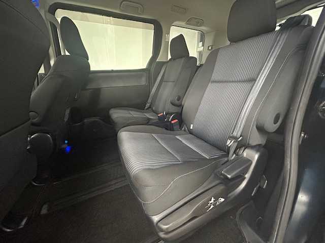 トヨタ ヴォクシー ZS 煌 静岡県 2014(平26)年 14.3万km ブラッキッシュアゲハガラスフレーク (株)IDOMが運営する【じしゃロン浜松店】の自社ローン専用車両になりますこちらは現金またはオートローンご利用時の価格です。自社ローンご希望の方は別途その旨お申付け下さい/４ＷＤ/純正９インチナビ/両側パワースライドドア/ＴＲＤエアロ（フロント・リア）/前後ドライブレコーダー/ＥＴＣ/ＭＴモード付ＡＴ/Ｂｌｕｅｔｏｏｔｈ再生/横滑り防止装置/プッシュスタート