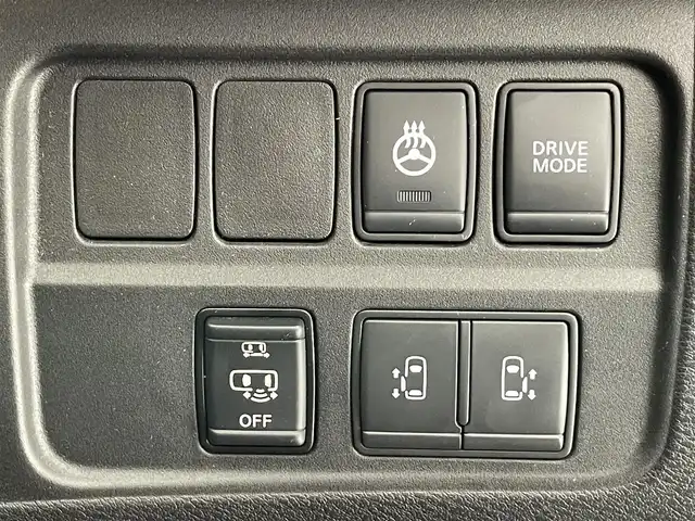 日産 セレナ e－パワー ハイウェイスター V 愛知県 2019(令1)年 3.9万km ダークメタルグレー/ダイヤモンドブラック 純正１０型ナビ　シートヒーター　禁煙　全方位カメラ　ＢＳＭ　ハンドルヒーター　寒冷地　ＥＴＣ　ツートンカラー　　コーナーセンサー　両側パワスラ　純正ドラレコ　ＬＥＤオートライト　フォグ　衝突軽減装置