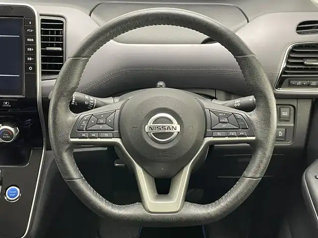 日産 セレナ e－パワー ハイウェイスター V 愛知県 2019(令1)年 3.9万km ダークメタルグレー/ダイヤモンドブラック 純正１０型ナビ　シートヒーター　禁煙　全方位カメラ　ＢＳＭ　ハンドルヒーター　寒冷地　ＥＴＣ　ツートンカラー　　コーナーセンサー　両側パワスラ　純正ドラレコ　ＬＥＤオートライト　フォグ　衝突軽減装置