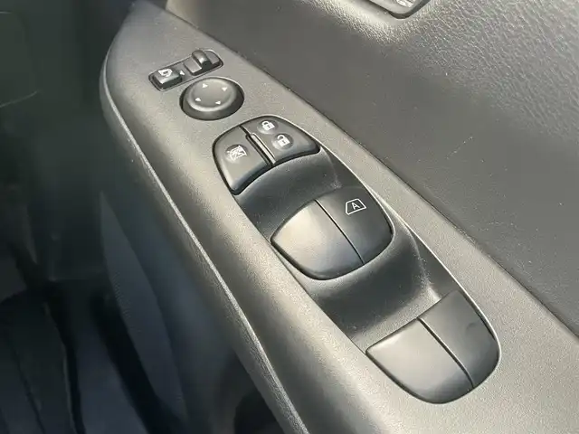 日産 セレナ ハイウェイスター Vセレクション 千葉県 2018(平30)年 3.5万km ダイヤモンドブラック セーフティパックB/プロパイロット/・衝突軽減ブレーキ/レーンキープアシスト/・レーダークルーズコントロール/クリアランスソナー/純正SDナビ(MM317D-W)/・フルセグ/BT/DVD/CD/AUX/アラウンドビューモニター/ステアリングスイッチ/ETC/デジタルインナーミラー/電動パーキングブレーキ/ブレーキホールド/両側パワースライドドア/LEDヘッドライト/オートライト/フォグライト/スマートキー/プッシュスタート/純正フロアマット/純正16インチAW