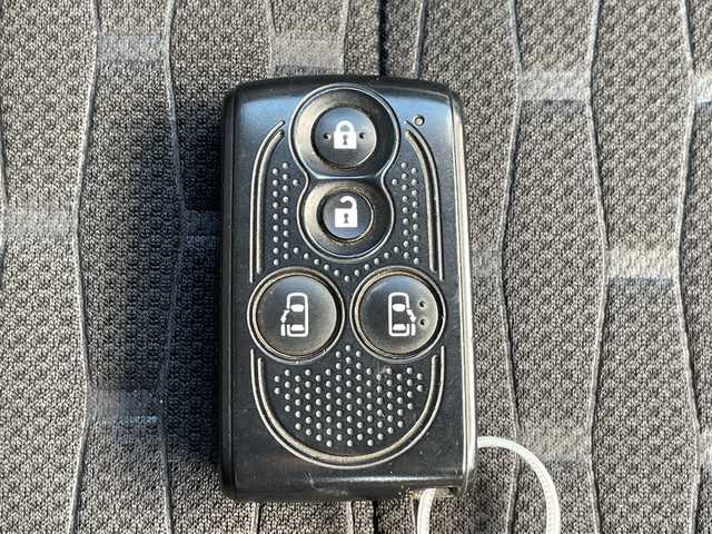 トヨタ ピクシスメガ G SA 山形県 2016(平28)年 1万km プラムブラウンパールクリスタルシャイン スマートアシスト/・衝突軽減回避支援ブレーキ機能/・車線逸脱警報機能/・誤発進抑制制御機能/純正オーディオ　CP-W64/(CD/FM/AM/AUX/USB)/両側パワースライドドア/アイドリングストップ/純正フロアマット/LEDヘッドライト/フォグランプ/スマートキー/純正15インチAW/プッシュスタート