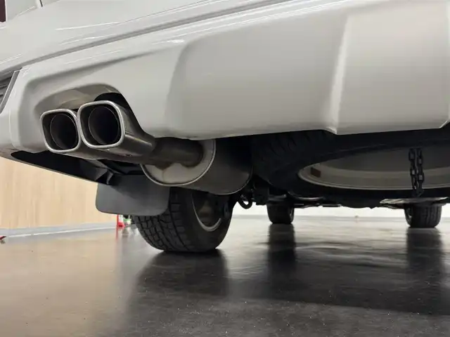 トヨタ ランドクルーザー ZX 三重県 2016(平28)年 6.2万km ホワイトパールクリスタルシャイン プレミアムガソリン/フルタイム4WD/MTモード付フロア6AT/純正 9インチナビ*1/（AM/FM/CD/DVD/Blu-ray/SDREC/SD/USB/Bluetooth/VTR/AUX/TV）/トヨタプレミアムサウンド（12スピーカー）*/11.6インチx2 純正リヤシートエンターテインメントシステム/マルチテレインモニター*/モデリスタエアロ（F/S/R下）/ドライブレコーダー 前方/ETC2.0/Toyota Safety Sense/●PCS/●LDA/●レーダークルコン/●AHB/・クリアランスソナー&バックソナー/・ブラインドスポットモニター/・リヤクロストラフィックアラート*1/装備/・パワーバックドア（上側）*/・ルーフレール*/・寒冷地仕様*/・ムーンルーフ/・茶革シート/・シートヒーター（D/N/2nd左右）/ベンチレーション（D/N）/・ステアリングヒーター/・パワーシート（D/N）（2nd前後パワースライド機構）/・左右＆後席独立オートエアコン/・LEDヘッドランプ/・オートライト/・オートワイパー/・純正20inAW/など/メカニズム系装備/・高低調整サスペンション/・マルチテレインセレクト/など/*…OP装備