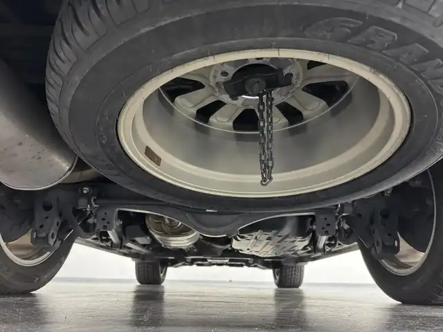 トヨタ ランドクルーザー ZX 三重県 2016(平28)年 6.2万km ホワイトパールクリスタルシャイン プレミアムガソリン/フルタイム4WD/MTモード付フロア6AT/純正 9インチナビ*1/（AM/FM/CD/DVD/Blu-ray/SDREC/SD/USB/Bluetooth/VTR/AUX/TV）/トヨタプレミアムサウンド（12スピーカー）*/11.6インチx2 純正リヤシートエンターテインメントシステム/マルチテレインモニター*/モデリスタエアロ（F/S/R下）/ドライブレコーダー 前方/ETC2.0/Toyota Safety Sense/●PCS/●LDA/●レーダークルコン/●AHB/・クリアランスソナー&バックソナー/・ブラインドスポットモニター/・リヤクロストラフィックアラート*1/装備/・パワーバックドア（上側）*/・ルーフレール*/・寒冷地仕様*/・ムーンルーフ/・茶革シート/・シートヒーター（D/N/2nd左右）/ベンチレーション（D/N）/・ステアリングヒーター/・パワーシート（D/N）（2nd前後パワースライド機構）/・左右＆後席独立オートエアコン/・LEDヘッドランプ/・オートライト/・オートワイパー/・純正20inAW/など/メカニズム系装備/・高低調整サスペンション/・マルチテレインセレクト/など/*…OP装備