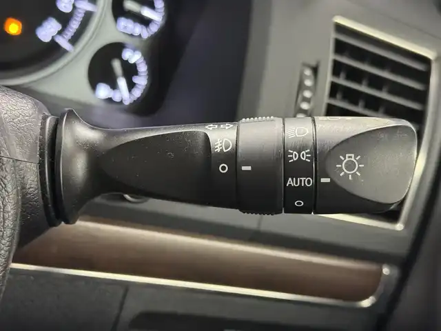 トヨタ ランドクルーザー ZX 三重県 2016(平28)年 6.2万km ホワイトパールクリスタルシャイン プレミアムガソリン/フルタイム4WD/MTモード付フロア6AT/純正 9インチナビ*1/（AM/FM/CD/DVD/Blu-ray/SDREC/SD/USB/Bluetooth/VTR/AUX/TV）/トヨタプレミアムサウンド（12スピーカー）*/11.6インチx2 純正リヤシートエンターテインメントシステム/マルチテレインモニター*/モデリスタエアロ（F/S/R下）/ドライブレコーダー 前方/ETC2.0/Toyota Safety Sense/●PCS/●LDA/●レーダークルコン/●AHB/・クリアランスソナー&バックソナー/・ブラインドスポットモニター/・リヤクロストラフィックアラート*1/装備/・パワーバックドア（上側）*/・ルーフレール*/・寒冷地仕様*/・ムーンルーフ/・茶革シート/・シートヒーター（D/N/2nd左右）/ベンチレーション（D/N）/・ステアリングヒーター/・パワーシート（D/N）（2nd前後パワースライド機構）/・左右＆後席独立オートエアコン/・LEDヘッドランプ/・オートライト/・オートワイパー/・純正20inAW/など/メカニズム系装備/・高低調整サスペンション/・マルチテレインセレクト/など/*…OP装備