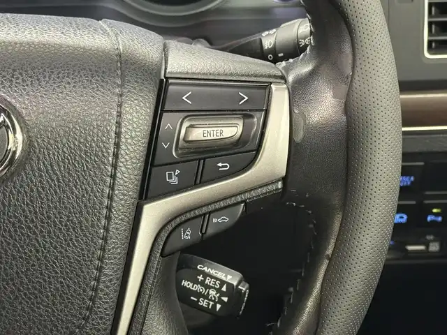 トヨタ ランドクルーザー ZX 三重県 2016(平28)年 6.2万km ホワイトパールクリスタルシャイン プレミアムガソリン/フルタイム4WD/MTモード付フロア6AT/純正 9インチナビ*1/（AM/FM/CD/DVD/Blu-ray/SDREC/SD/USB/Bluetooth/VTR/AUX/TV）/トヨタプレミアムサウンド（12スピーカー）*/11.6インチx2 純正リヤシートエンターテインメントシステム/マルチテレインモニター*/モデリスタエアロ（F/S/R下）/ドライブレコーダー 前方/ETC2.0/Toyota Safety Sense/●PCS/●LDA/●レーダークルコン/●AHB/・クリアランスソナー&バックソナー/・ブラインドスポットモニター/・リヤクロストラフィックアラート*1/装備/・パワーバックドア（上側）*/・ルーフレール*/・寒冷地仕様*/・ムーンルーフ/・茶革シート/・シートヒーター（D/N/2nd左右）/ベンチレーション（D/N）/・ステアリングヒーター/・パワーシート（D/N）（2nd前後パワースライド機構）/・左右＆後席独立オートエアコン/・LEDヘッドランプ/・オートライト/・オートワイパー/・純正20inAW/など/メカニズム系装備/・高低調整サスペンション/・マルチテレインセレクト/など/*…OP装備