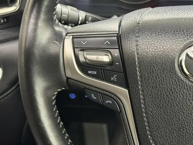 トヨタ ランドクルーザー ZX 三重県 2016(平28)年 6.2万km ホワイトパールクリスタルシャイン プレミアムガソリン/フルタイム4WD/MTモード付フロア6AT/純正 9インチナビ*1/（AM/FM/CD/DVD/Blu-ray/SDREC/SD/USB/Bluetooth/VTR/AUX/TV）/トヨタプレミアムサウンド（12スピーカー）*/11.6インチx2 純正リヤシートエンターテインメントシステム/マルチテレインモニター*/モデリスタエアロ（F/S/R下）/ドライブレコーダー 前方/ETC2.0/Toyota Safety Sense/●PCS/●LDA/●レーダークルコン/●AHB/・クリアランスソナー&バックソナー/・ブラインドスポットモニター/・リヤクロストラフィックアラート*1/装備/・パワーバックドア（上側）*/・ルーフレール*/・寒冷地仕様*/・ムーンルーフ/・茶革シート/・シートヒーター（D/N/2nd左右）/ベンチレーション（D/N）/・ステアリングヒーター/・パワーシート（D/N）（2nd前後パワースライド機構）/・左右＆後席独立オートエアコン/・LEDヘッドランプ/・オートライト/・オートワイパー/・純正20inAW/など/メカニズム系装備/・高低調整サスペンション/・マルチテレインセレクト/など/*…OP装備