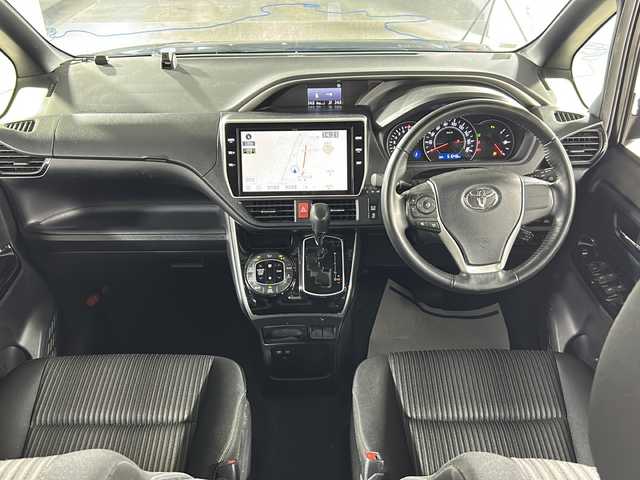 トヨタ ヴォクシー ZS 煌Ⅱ 広島県 2019(令1)年 5.1万km ブラック 純正SDナビ（NSZT-Y68T）/（FM/AM/CD/DVD/BT）/フルセグテレビ/バックカメラ/ETC/ドライブレコーダー/フリップダウンモニター/プッシュスタート/クルーズコントロール/アイドリングストップ/横滑り防止装置/衝突被害軽減システム/MTモード付AT/両側パワースライドドア/フロアマット/USB入力端子/純正LEDヘッドライト/純正フォグランプ/オートライト/オートマチックハイビーム/コーナーセンサー/純正１６インチアルミホイール/電動格納ドアミラー/純正ドアバイザー