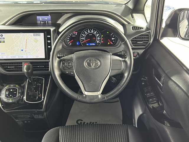 トヨタ ヴォクシー ZS 煌Ⅱ 広島県 2019(令1)年 5.1万km ブラック 純正SDナビ（NSZT-Y68T）/（FM/AM/CD/DVD/BT）/フルセグテレビ/バックカメラ/ETC/ドライブレコーダー/フリップダウンモニター/プッシュスタート/クルーズコントロール/アイドリングストップ/横滑り防止装置/衝突被害軽減システム/MTモード付AT/両側パワースライドドア/フロアマット/USB入力端子/純正LEDヘッドライト/純正フォグランプ/オートライト/オートマチックハイビーム/コーナーセンサー/純正１６インチアルミホイール/電動格納ドアミラー/純正ドアバイザー