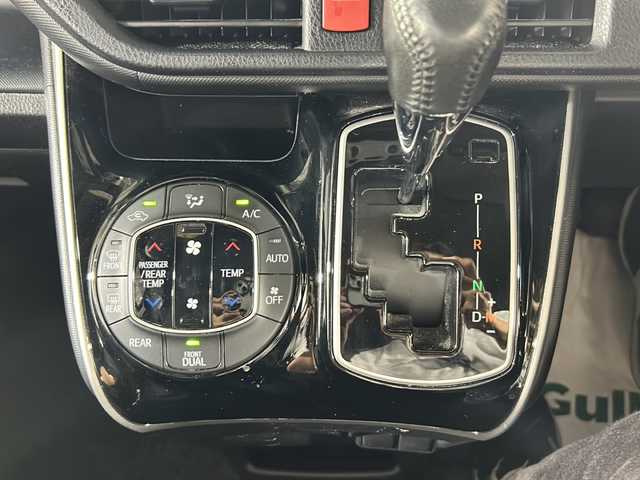 トヨタ ヴォクシー ZS 煌Ⅱ 広島県 2019(令1)年 5.1万km ブラック 純正SDナビ（NSZT-Y68T）/（FM/AM/CD/DVD/BT）/フルセグテレビ/バックカメラ/ETC/ドライブレコーダー/フリップダウンモニター/プッシュスタート/クルーズコントロール/アイドリングストップ/横滑り防止装置/衝突被害軽減システム/MTモード付AT/両側パワースライドドア/フロアマット/USB入力端子/純正LEDヘッドライト/純正フォグランプ/オートライト/オートマチックハイビーム/コーナーセンサー/純正１６インチアルミホイール/電動格納ドアミラー/純正ドアバイザー