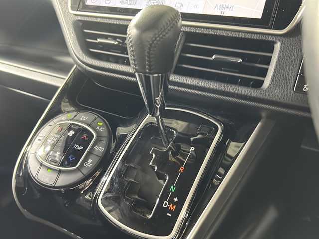 トヨタ ヴォクシー ZS 煌Ⅱ 広島県 2019(令1)年 5.1万km ブラック 純正SDナビ（NSZT-Y68T）/（FM/AM/CD/DVD/BT）/フルセグテレビ/バックカメラ/ETC/ドライブレコーダー/フリップダウンモニター/プッシュスタート/クルーズコントロール/アイドリングストップ/横滑り防止装置/衝突被害軽減システム/MTモード付AT/両側パワースライドドア/フロアマット/USB入力端子/純正LEDヘッドライト/純正フォグランプ/オートライト/オートマチックハイビーム/コーナーセンサー/純正１６インチアルミホイール/電動格納ドアミラー/純正ドアバイザー