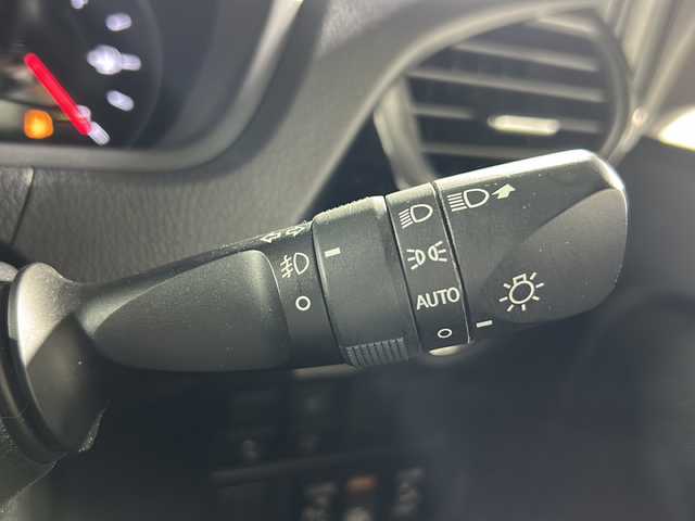 トヨタ ヴォクシー ZS 煌Ⅱ 広島県 2019(令1)年 5.1万km ブラック 純正SDナビ（NSZT-Y68T）/（FM/AM/CD/DVD/BT）/フルセグテレビ/バックカメラ/ETC/ドライブレコーダー/フリップダウンモニター/プッシュスタート/クルーズコントロール/アイドリングストップ/横滑り防止装置/衝突被害軽減システム/MTモード付AT/両側パワースライドドア/フロアマット/USB入力端子/純正LEDヘッドライト/純正フォグランプ/オートライト/オートマチックハイビーム/コーナーセンサー/純正１６インチアルミホイール/電動格納ドアミラー/純正ドアバイザー