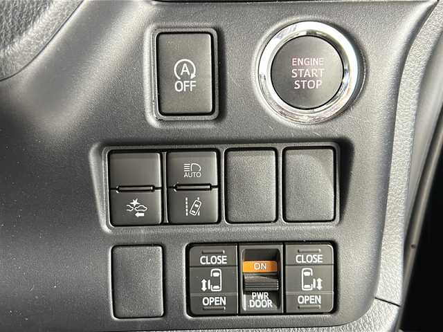 トヨタ ヴォクシー ZS 煌Ⅱ 広島県 2019(令1)年 5.1万km ブラック 純正SDナビ（NSZT-Y68T）/（FM/AM/CD/DVD/BT）/フルセグテレビ/バックカメラ/ETC/ドライブレコーダー/フリップダウンモニター/プッシュスタート/クルーズコントロール/アイドリングストップ/横滑り防止装置/衝突被害軽減システム/MTモード付AT/両側パワースライドドア/フロアマット/USB入力端子/純正LEDヘッドライト/純正フォグランプ/オートライト/オートマチックハイビーム/コーナーセンサー/純正１６インチアルミホイール/電動格納ドアミラー/純正ドアバイザー